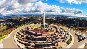 Mt_Soledad_Veterans_Day_2015_t400